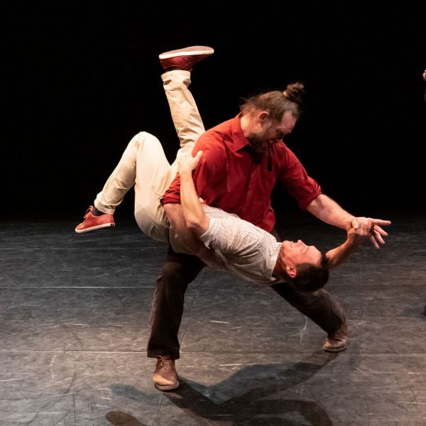 En attendant le grand soir - Compagnie Le doux supplice | Festival Arrête ton cirque