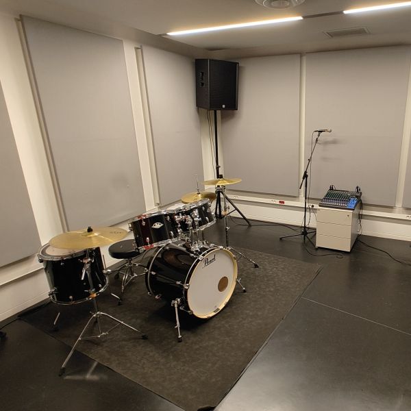 STUDIO 4 (max 4 personnes)