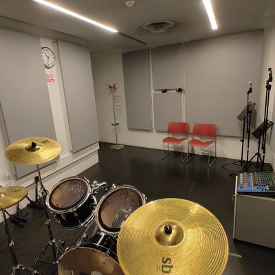 STUDIO 5 (max 4 personnes)