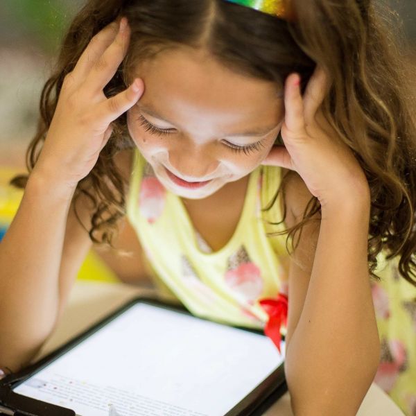 Mon enfant face aux écrans : risques et bénéfices